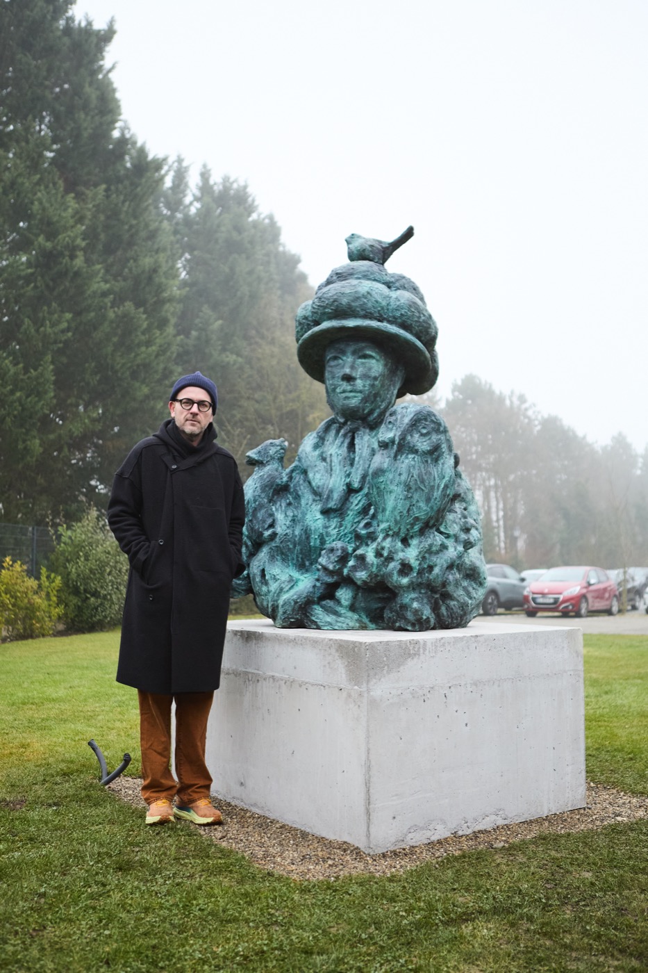 Versöhnung in Tradition und Natur — Skulptur von Stefan Strumbel